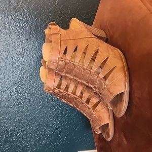 *4 for 20* Heeled sandals